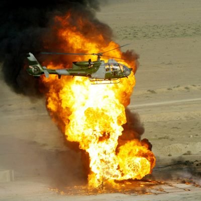 POOL PHOTO IAN JONES.
GULF WAR II, IRAQ FEEDOM.
A GAZELLE HELICOPTER FROM 3 REG ARMY AIR CORPS, 16 ASSAULT BRIGADE IN THE RAMALA OIL FIELDS, WEST OF BASRA, IRAQ.
SUN 6/4/03
